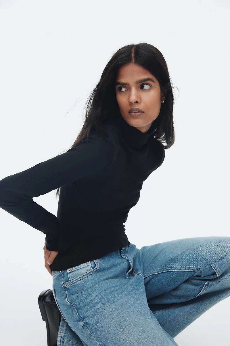 Haut côtelé avec col cheminée