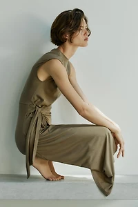 Robe asymétrique avec détail à nouer