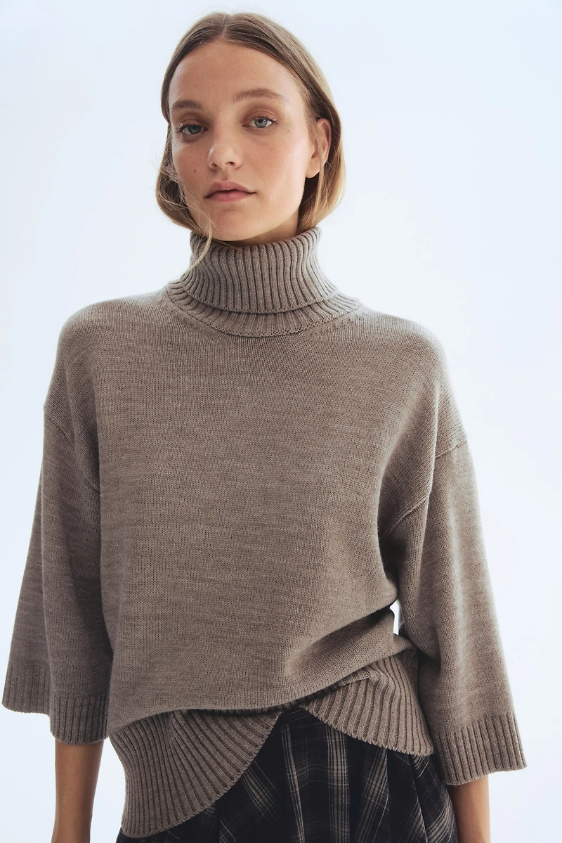 Chandail à col roulé en fin tricot doux