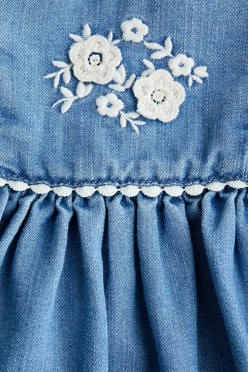 Robe en denim avec détail brodé