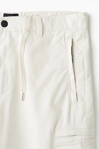 Pantalon cargo classique en sergé