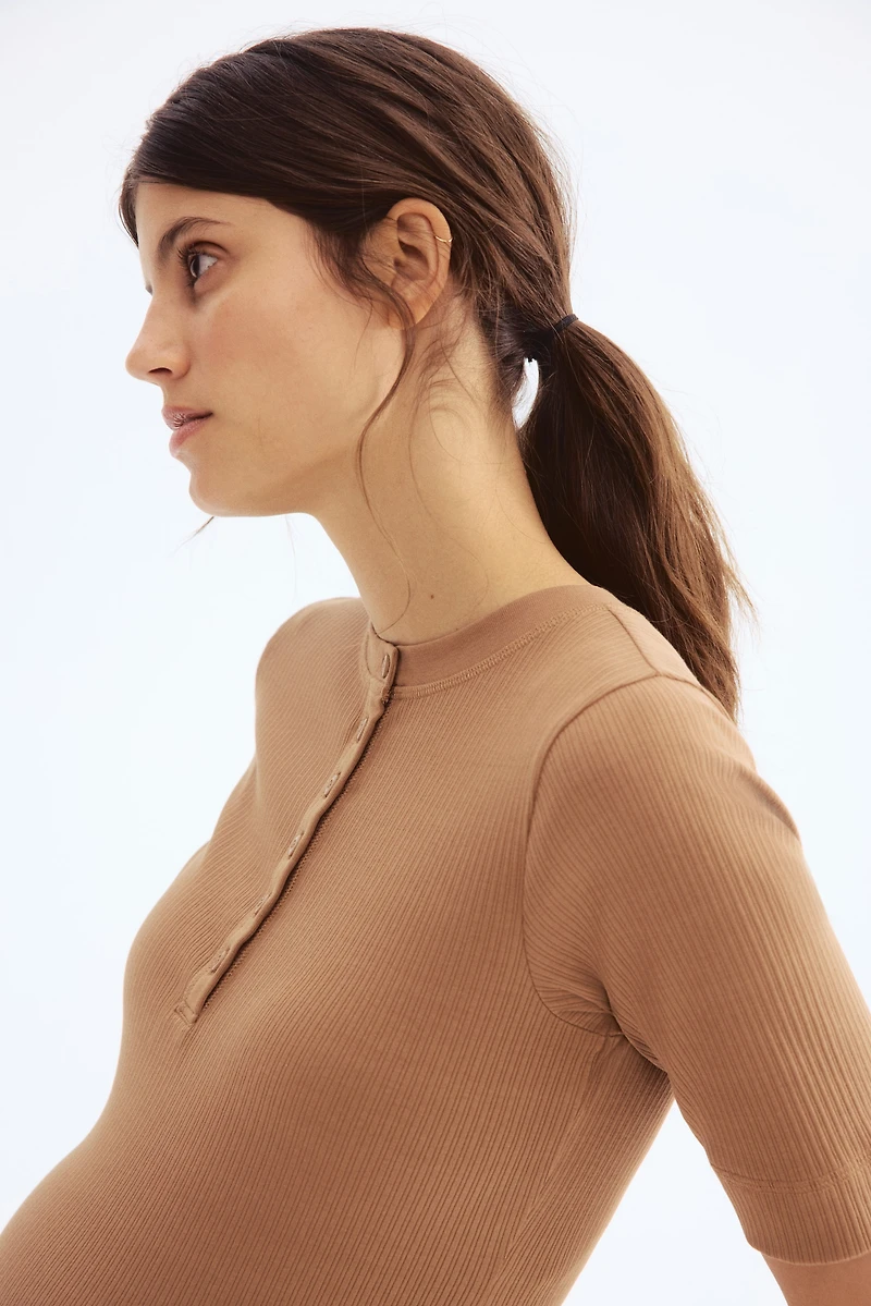 MAMA Ribbed Henley Top