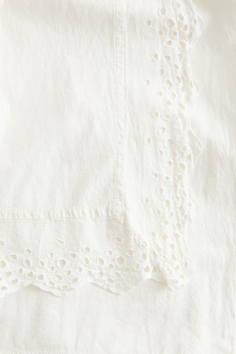 Nappe avec broderie anglaise
