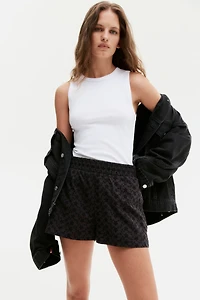 Short taille haute avec broderie anglaise