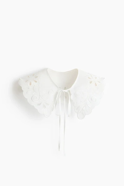 Eyelet-Embroidered Collar