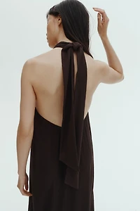 Robe dos nu avec détail torsadé