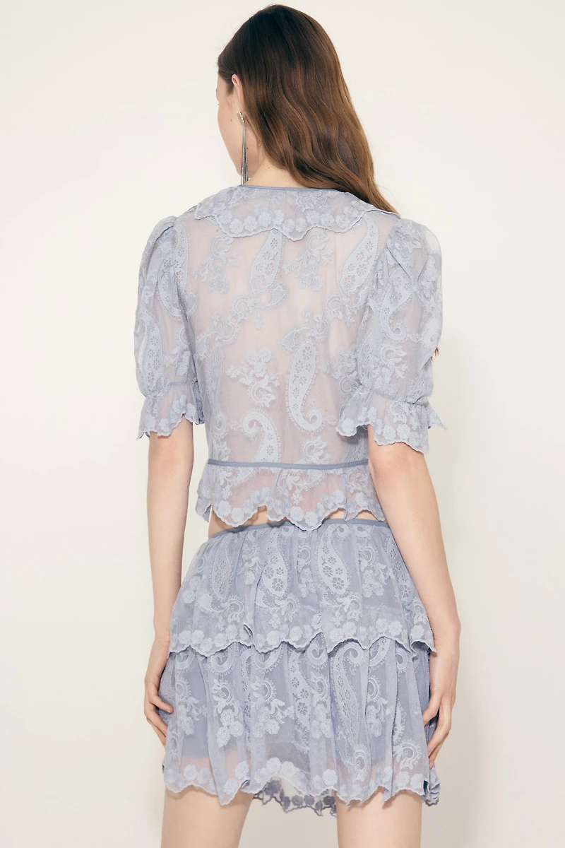 Blouse brodée à volants