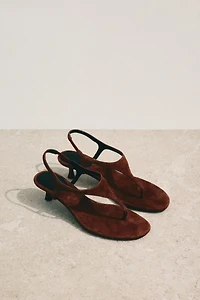 Sandales à talon en cuir velours