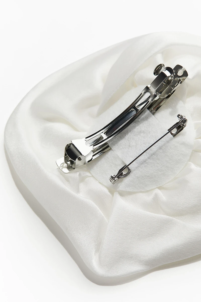 Barrette avec fleur en soie