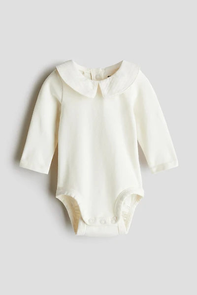 Cache-couche en coton avec col mousseline