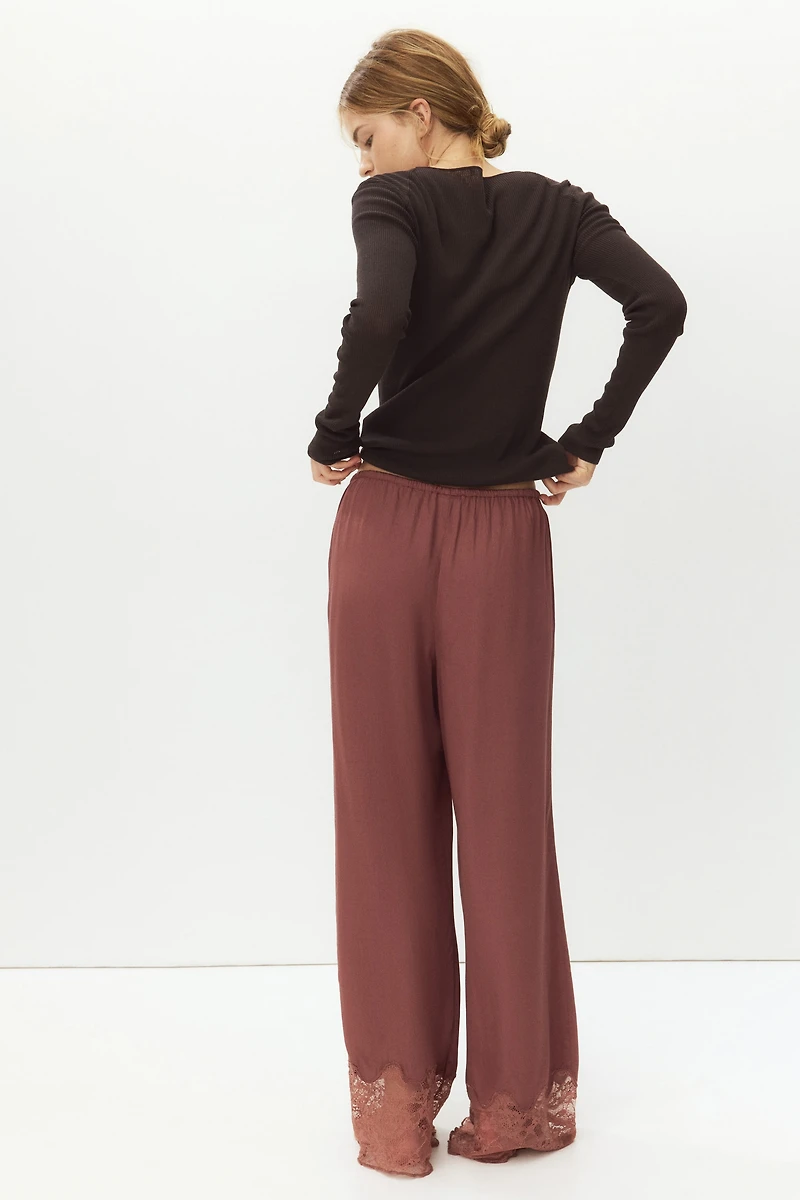 Pantalon de pyjama en satin avec dentelle