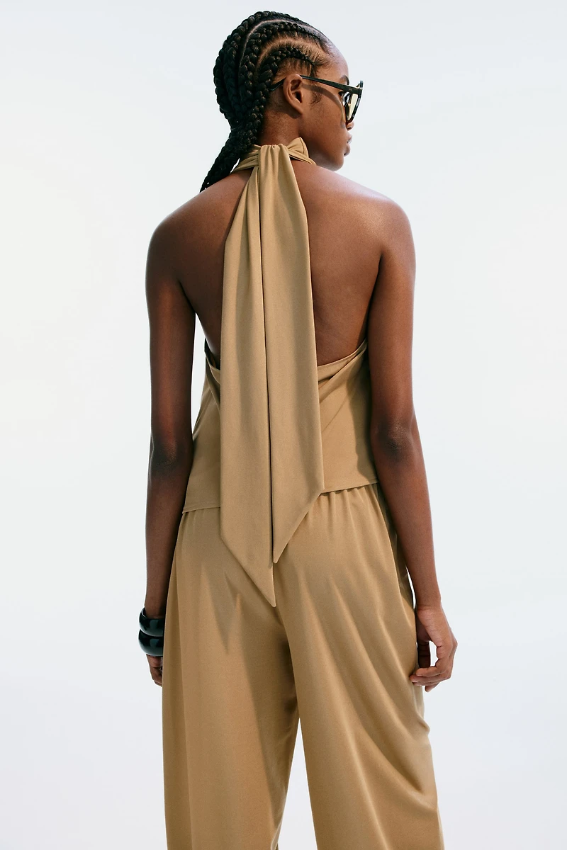 Haut asymétrique avec dos nu