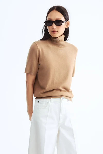 Fine-knit polo-neck top