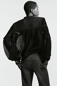 Blouse vaporeuse avec dentelle