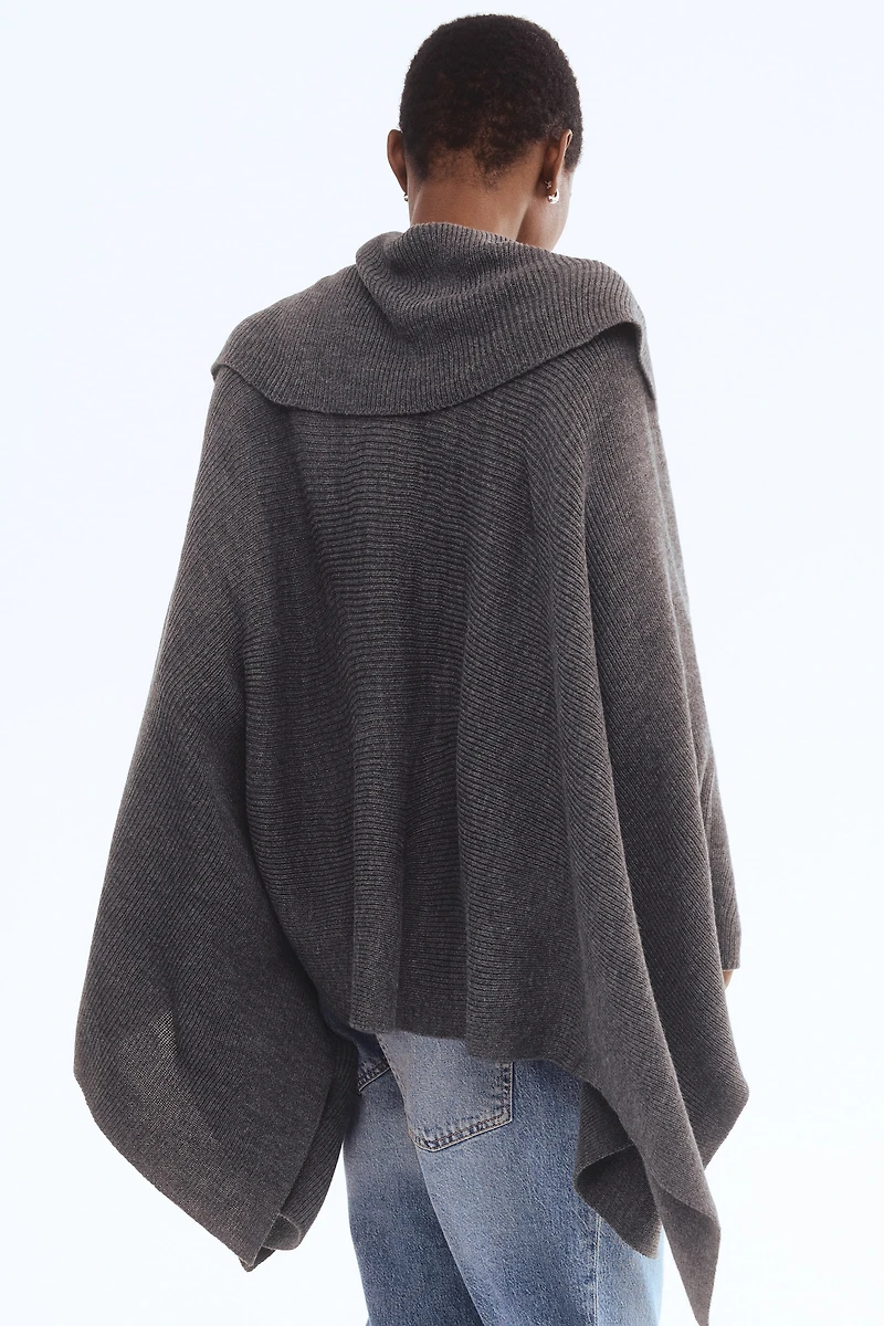 Cape en maille côtelée