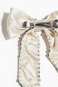 Barrette avec boucle ornementée en satin
