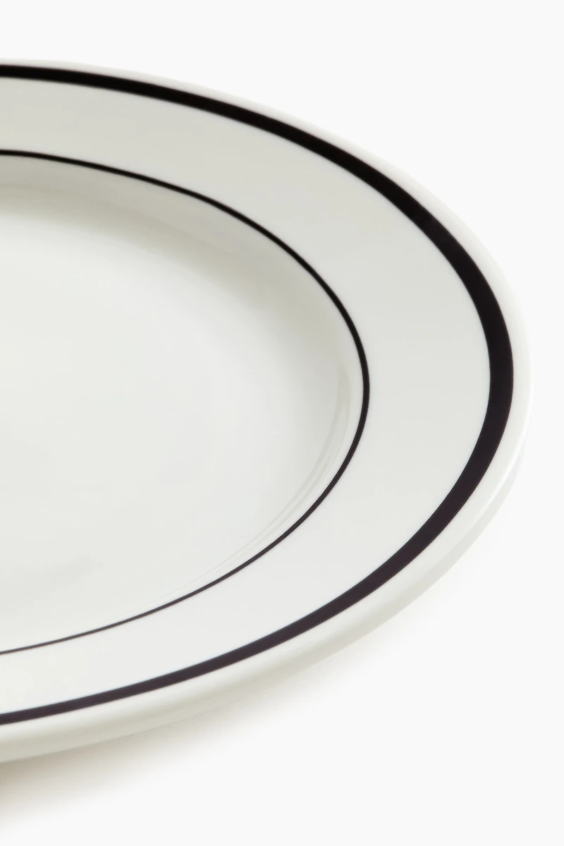 Medium-Sized Porcelain Plate