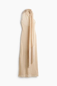 Robe d'aspect crocheté avec col écharpe