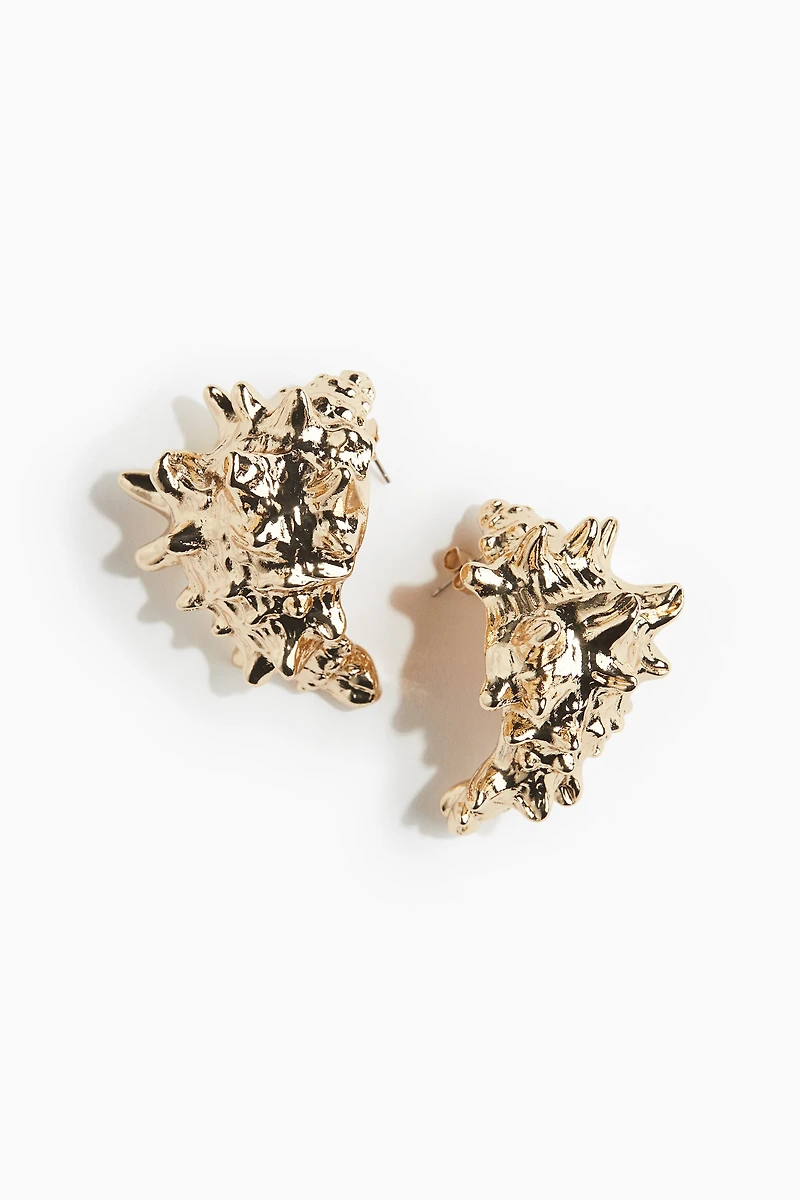 Seashell-shaped earrings
