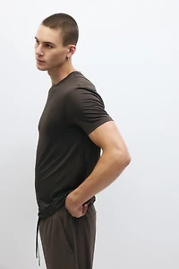 T-shirt sport épousant les muscles en DryMove🅪