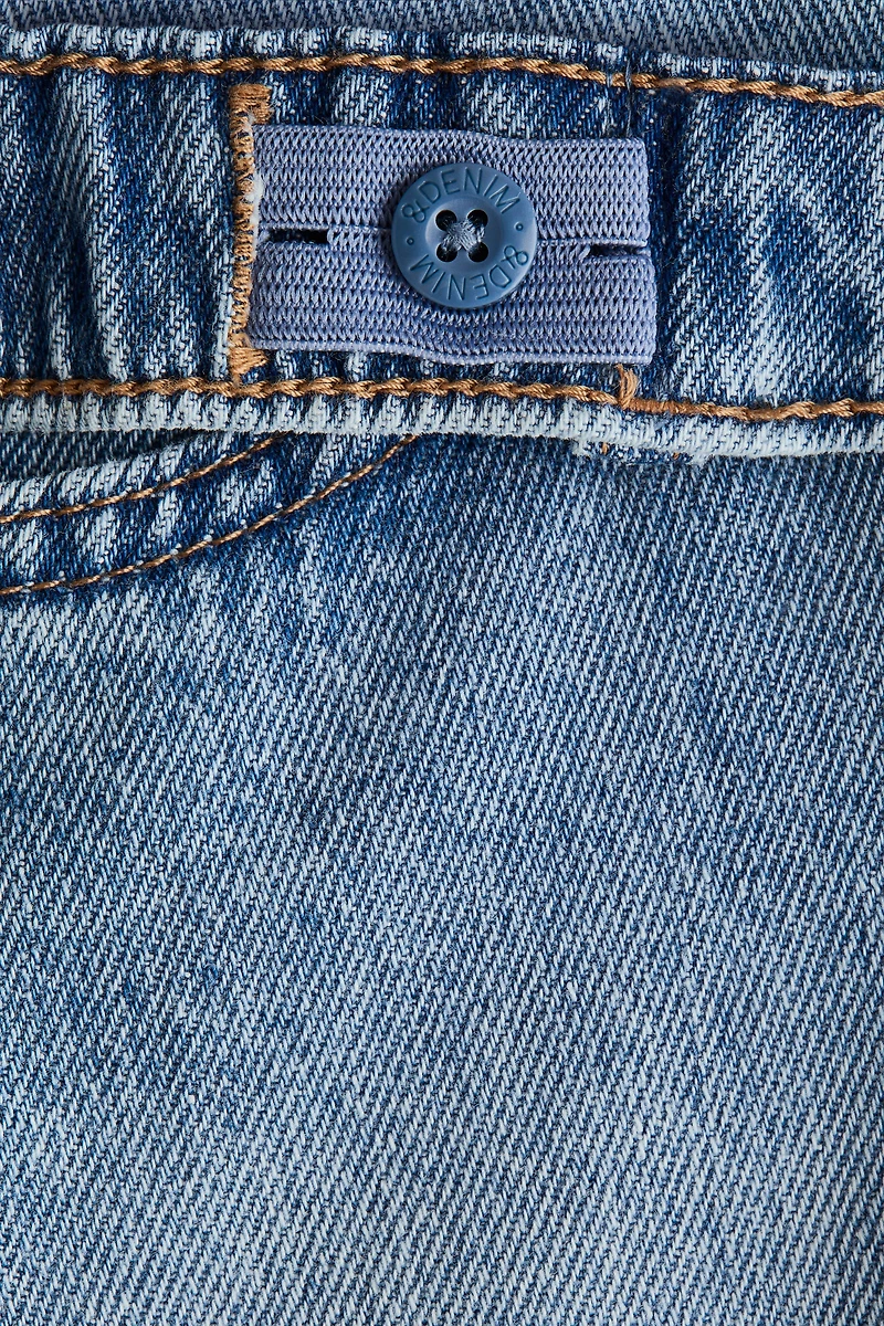 Relaxed Tapered Fit Jeans