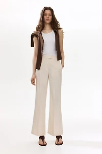 Pantalon chic avec jambes semi-évasées
