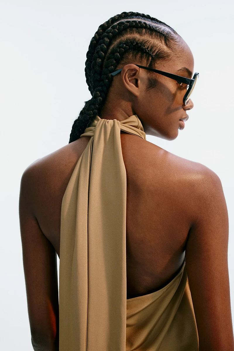 Haut asymétrique avec dos nu