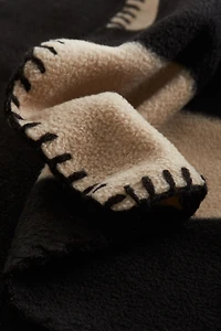 Patterned fleece blanket