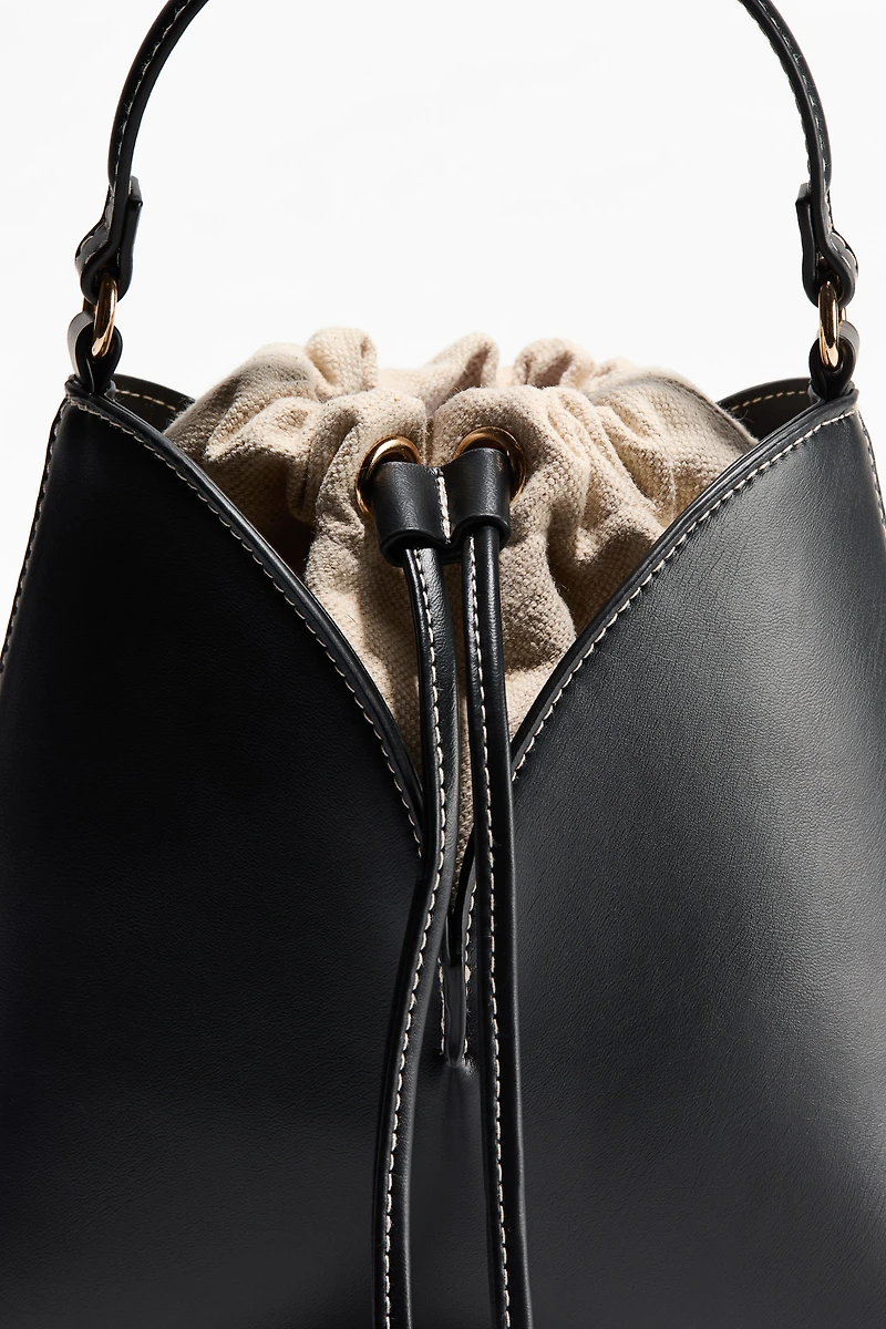 Crossbody bucket bag
