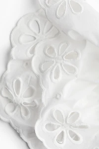 Haut côtelé avec broderie anglaise