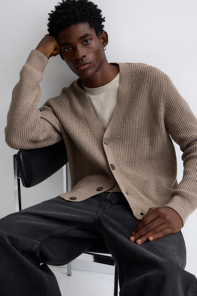 Chandail classique en tricot côtelé