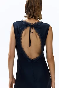 Robe à dos ouvert avec dentelle