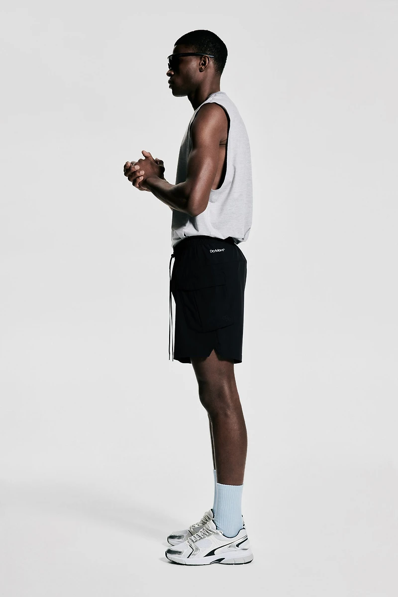 Mid-Length Cargo Sports Shorts with DryMove™