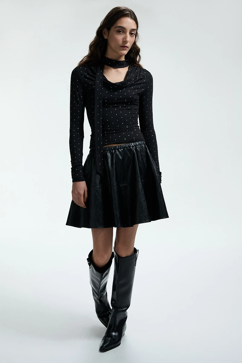 Haut avec détail façon écharpe