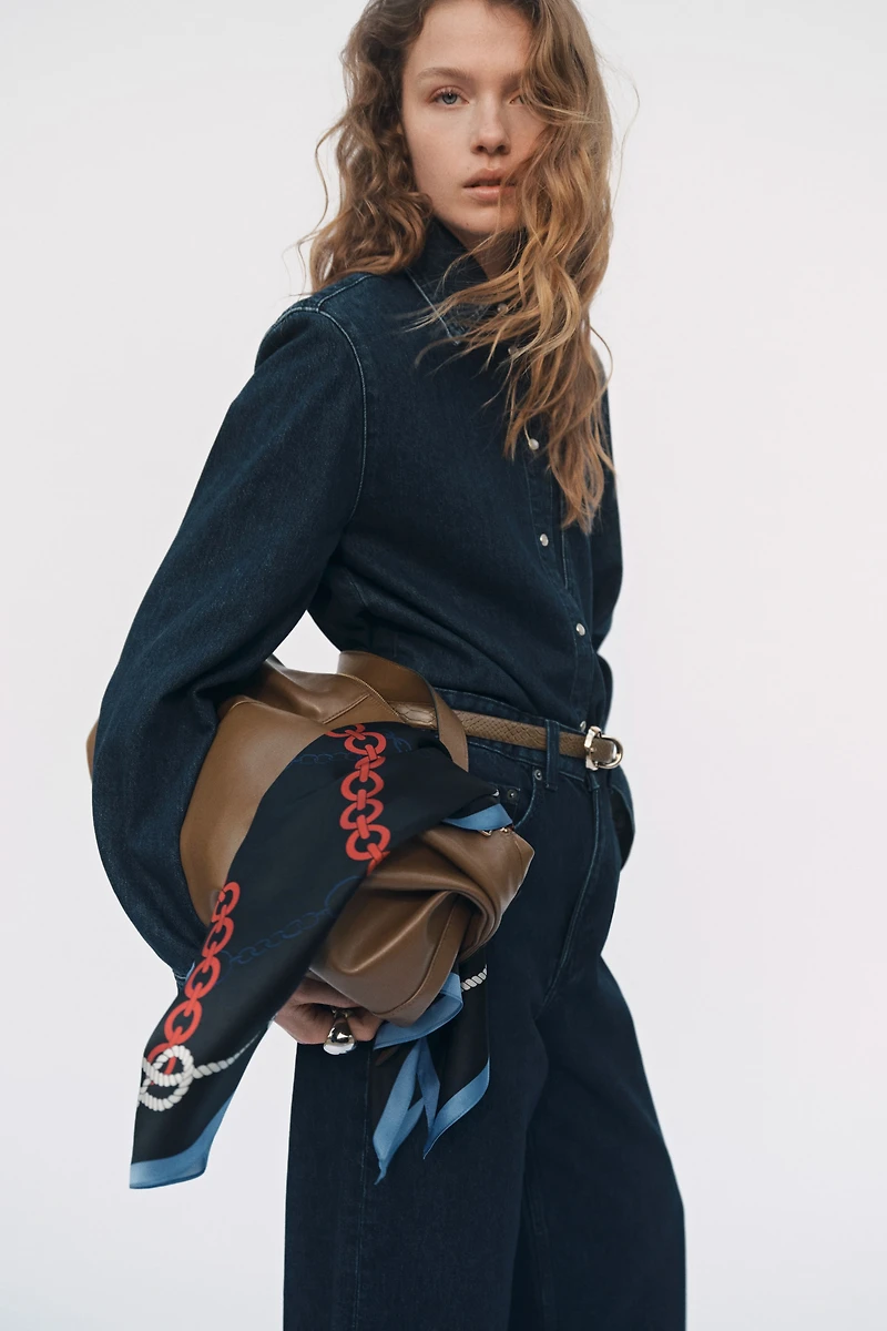 Chemise en denim avec épaulettes