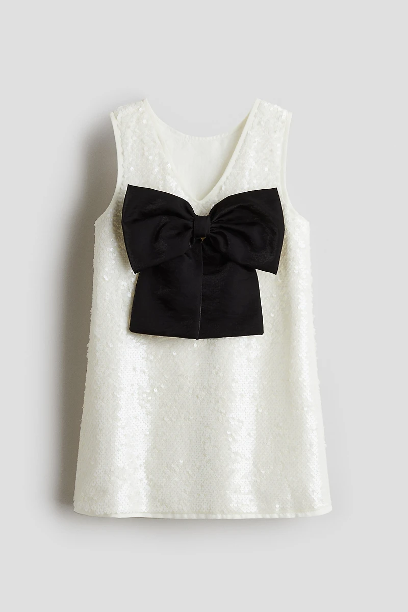 Robe à sequins avec grande boucle