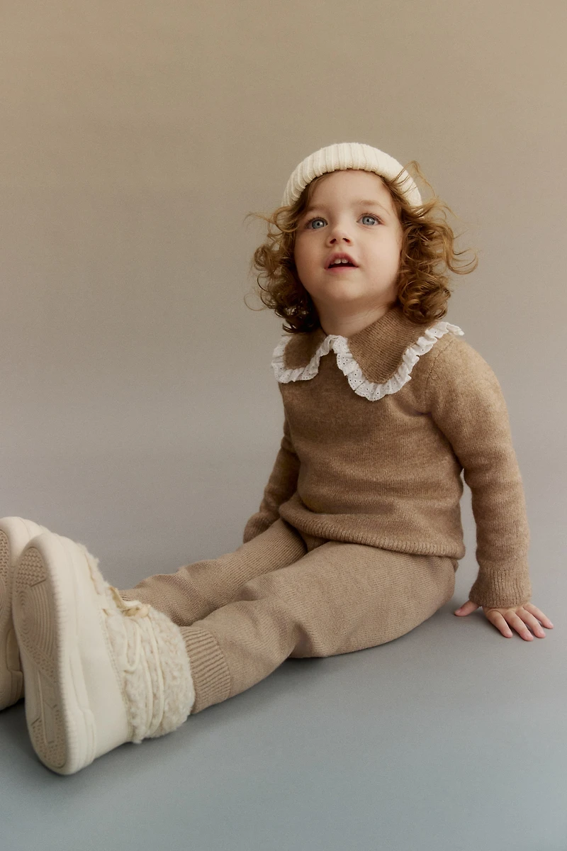 Sweater with Peter Pan Collar