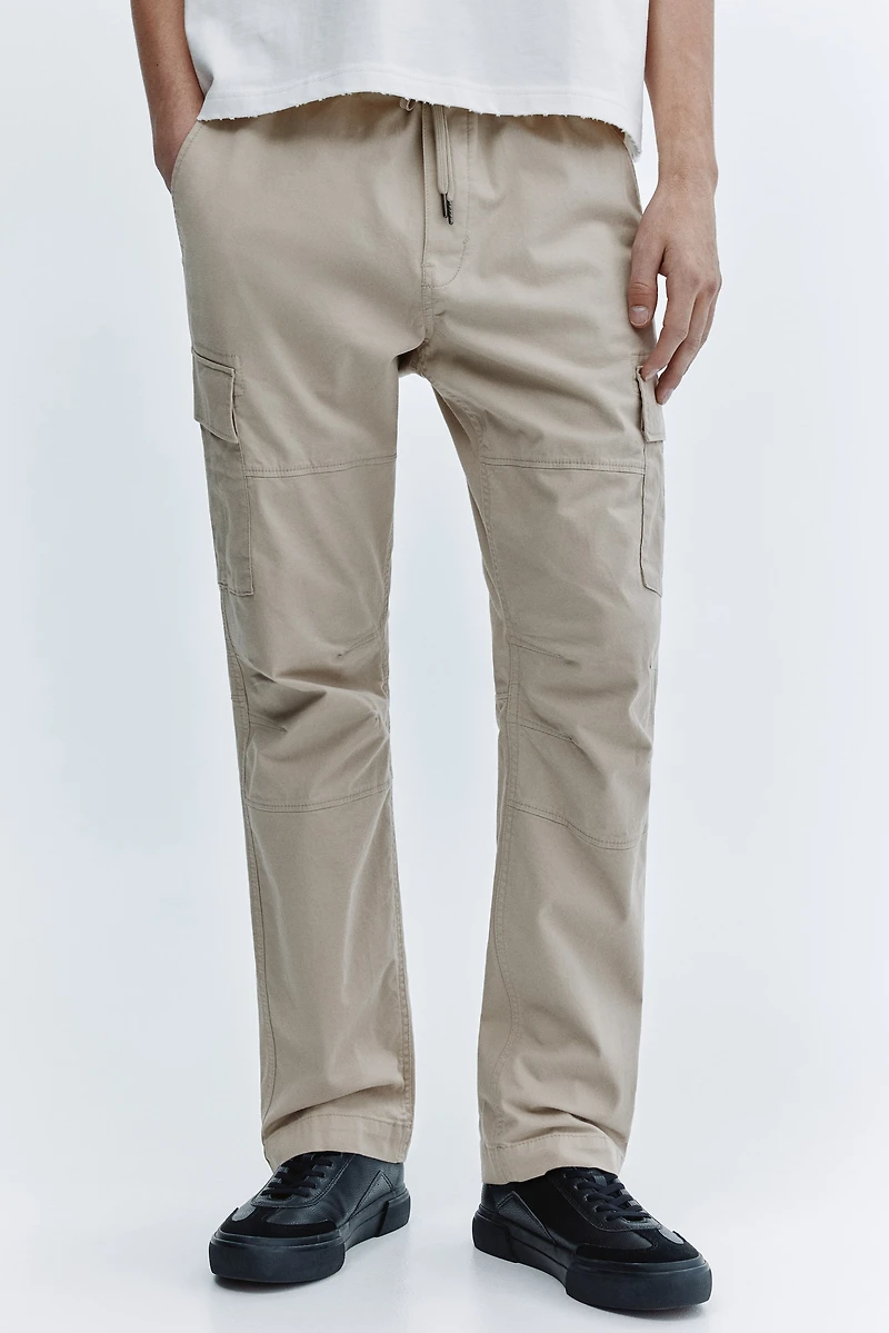 Pantalon cargo près du corps