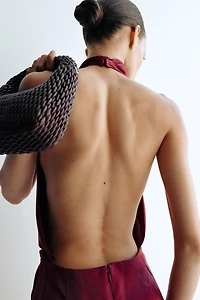 Robe à dos nu en satin