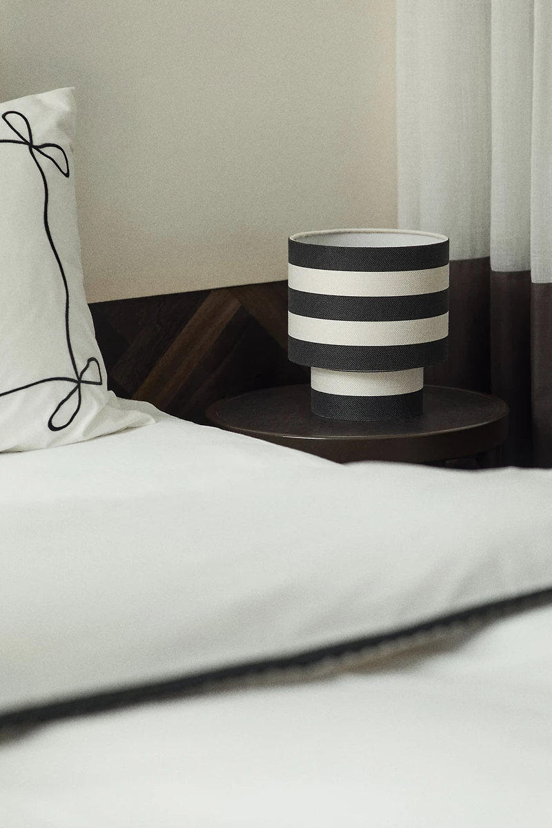 Petite lampe de table habillée de textile