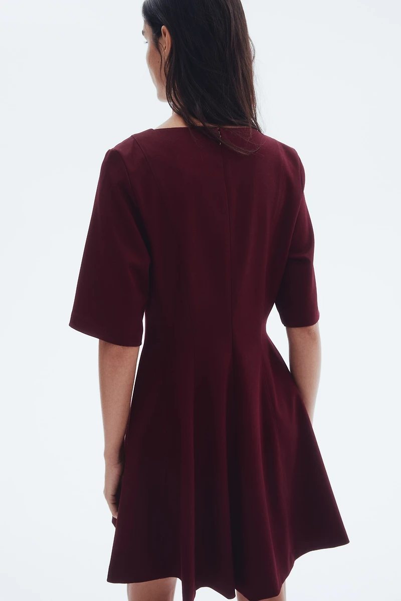 Robe en sergé à taille marquée