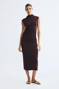 Robe sans manches avec col cheminée