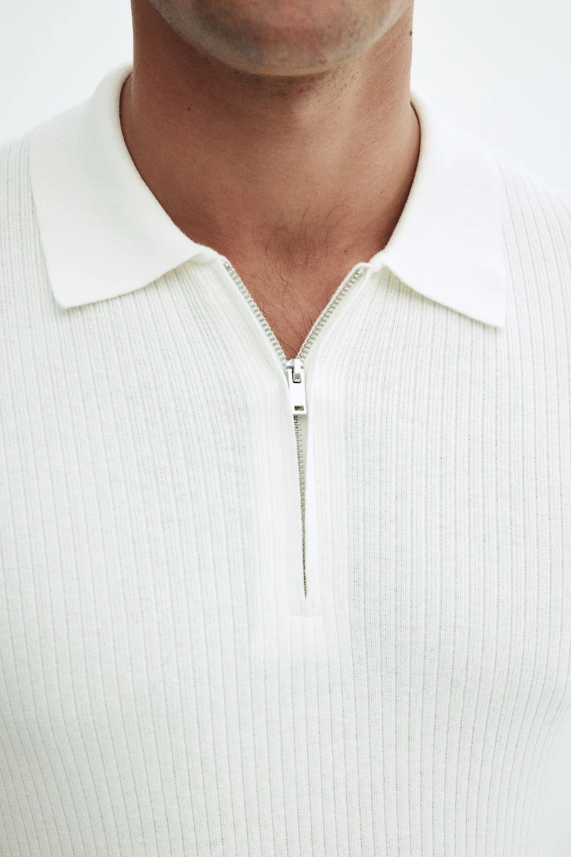 Polo près du corps avec col à fermeture éclair