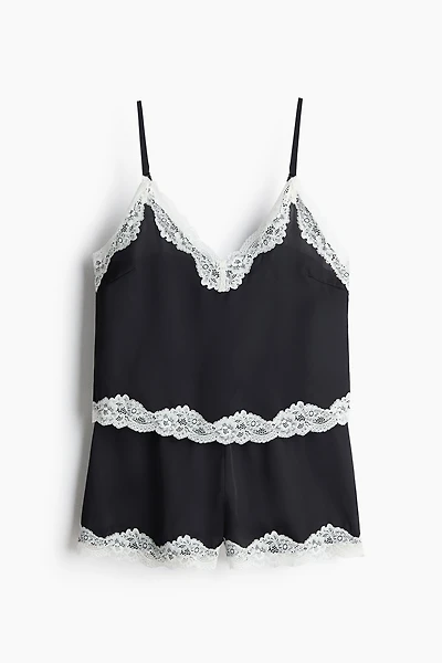 Pyjama en satin avec dentelle
