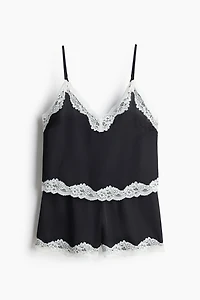 Pyjama en satin avec dentelle