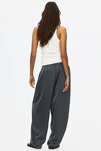 Pantalon en satin froissé