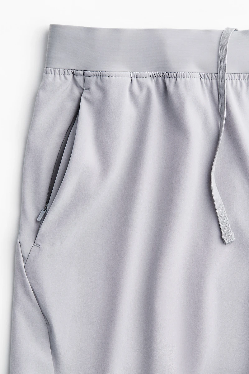 Mid-Length Sports Shorts with DryMove™