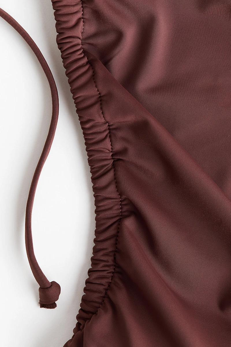 Maillot de bain coussiné jambe échancrée