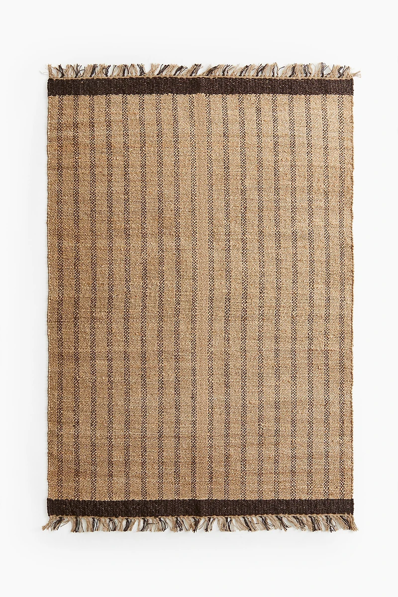 Tapis frangé en jute