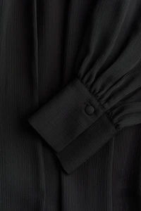 Robe vaporeuse avec col lavallière